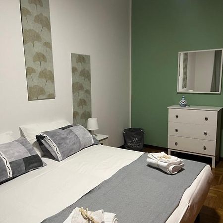 Ampio Bilocale A Milano Apartment Bagian luar foto