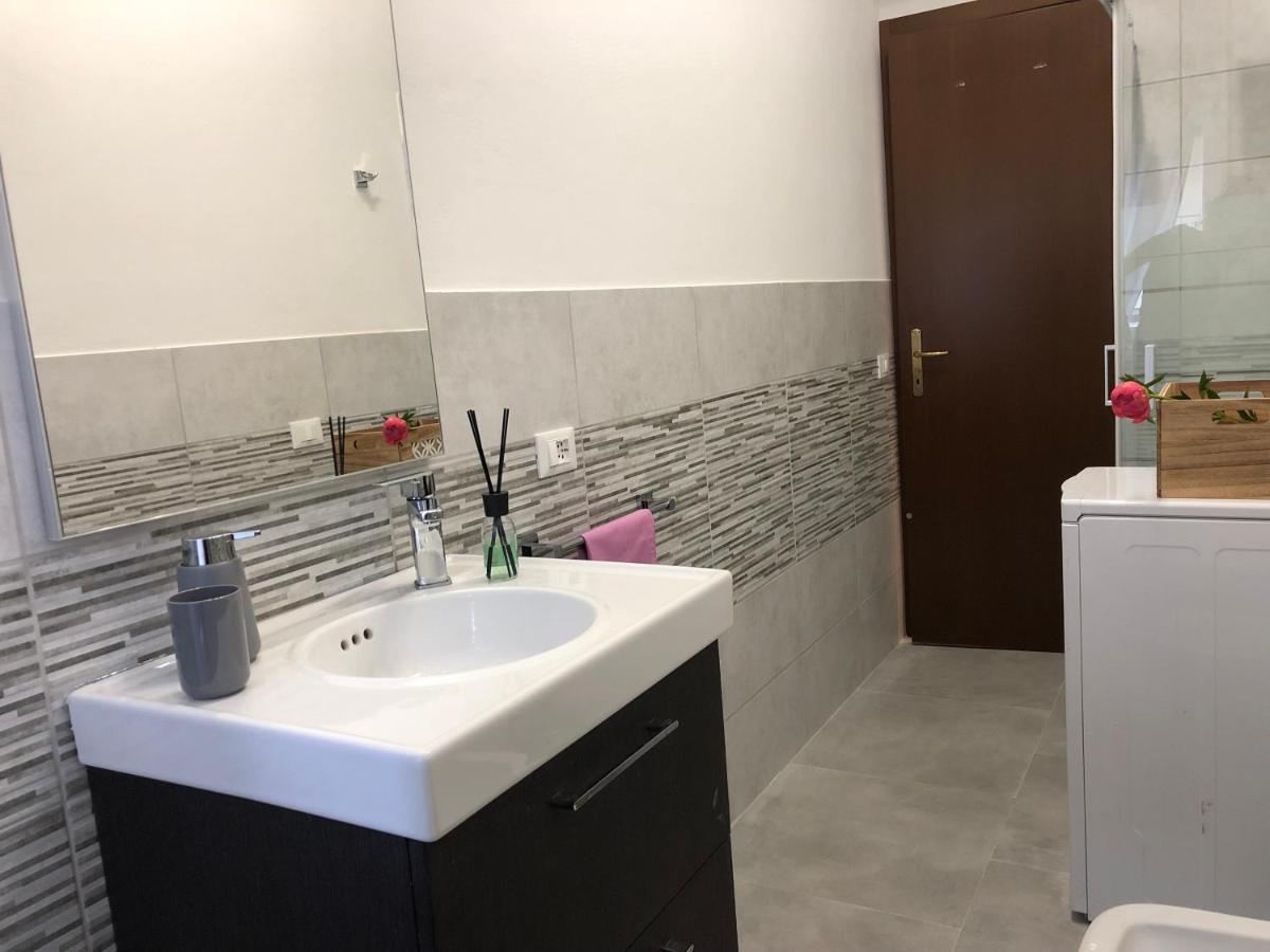 Ampio Bilocale A Milano Apartment Bagian luar foto