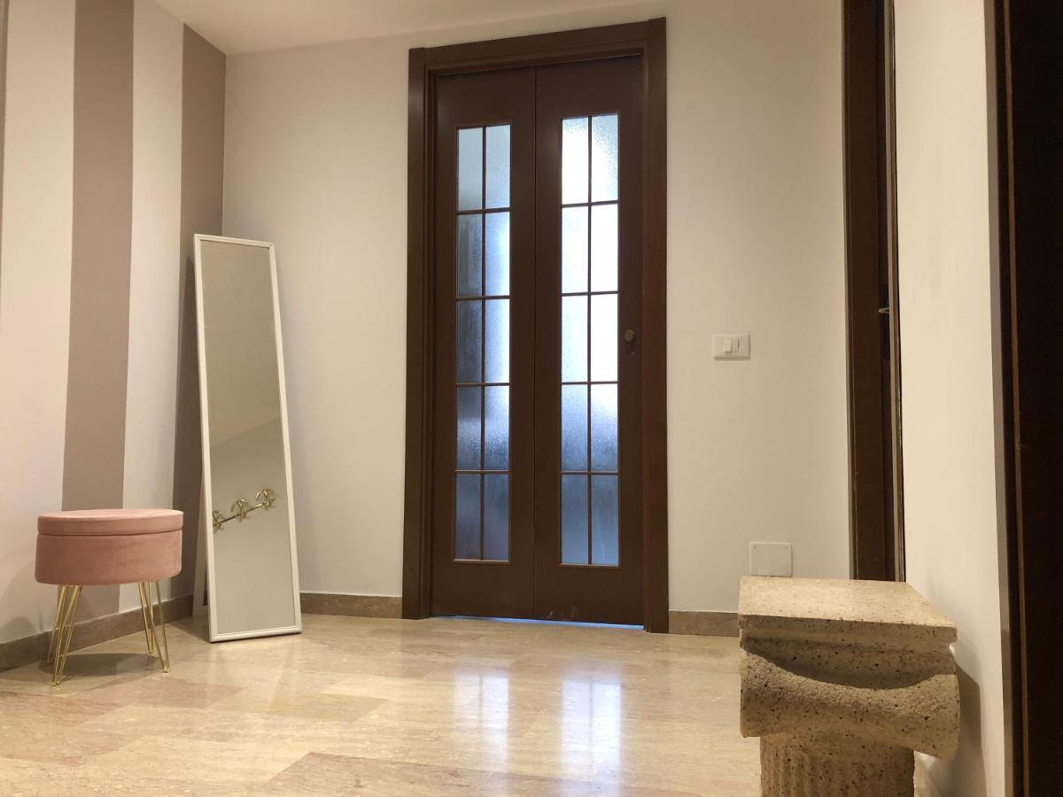 Ampio Bilocale A Milano Apartment Bagian luar foto