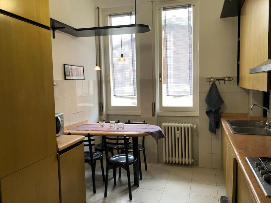 Ampio Bilocale A Milano Apartment Bagian luar foto