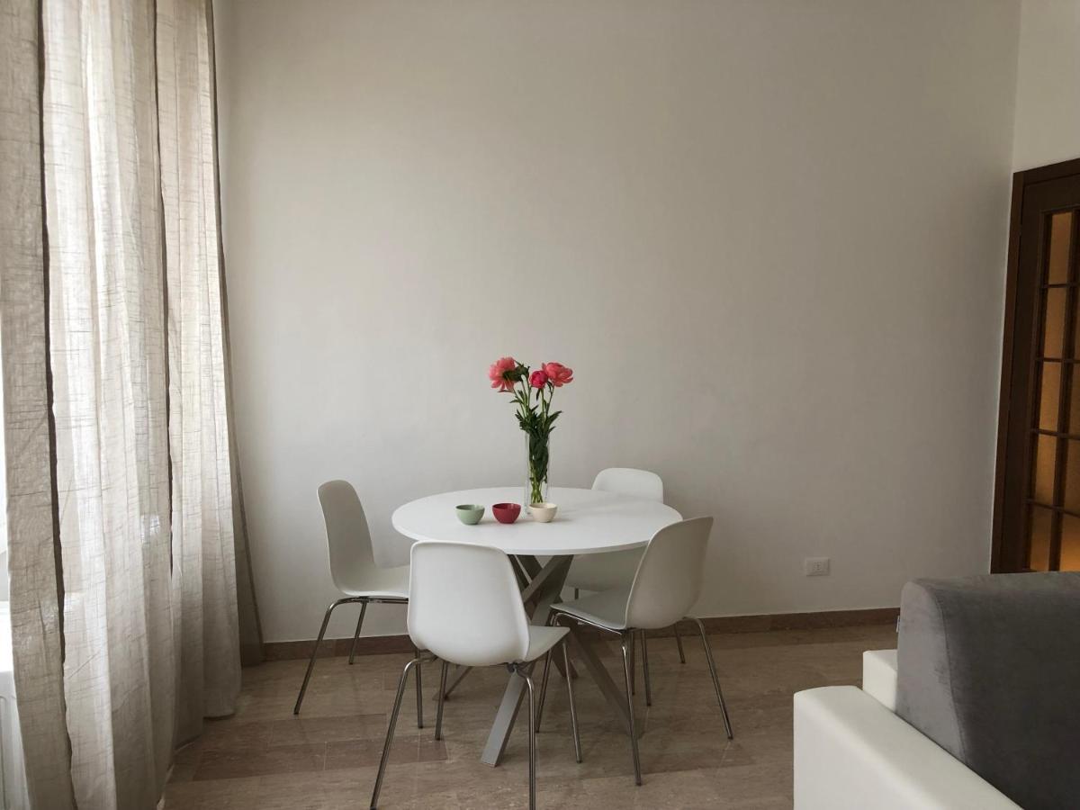 Ampio Bilocale A Milano Apartment Bagian luar foto